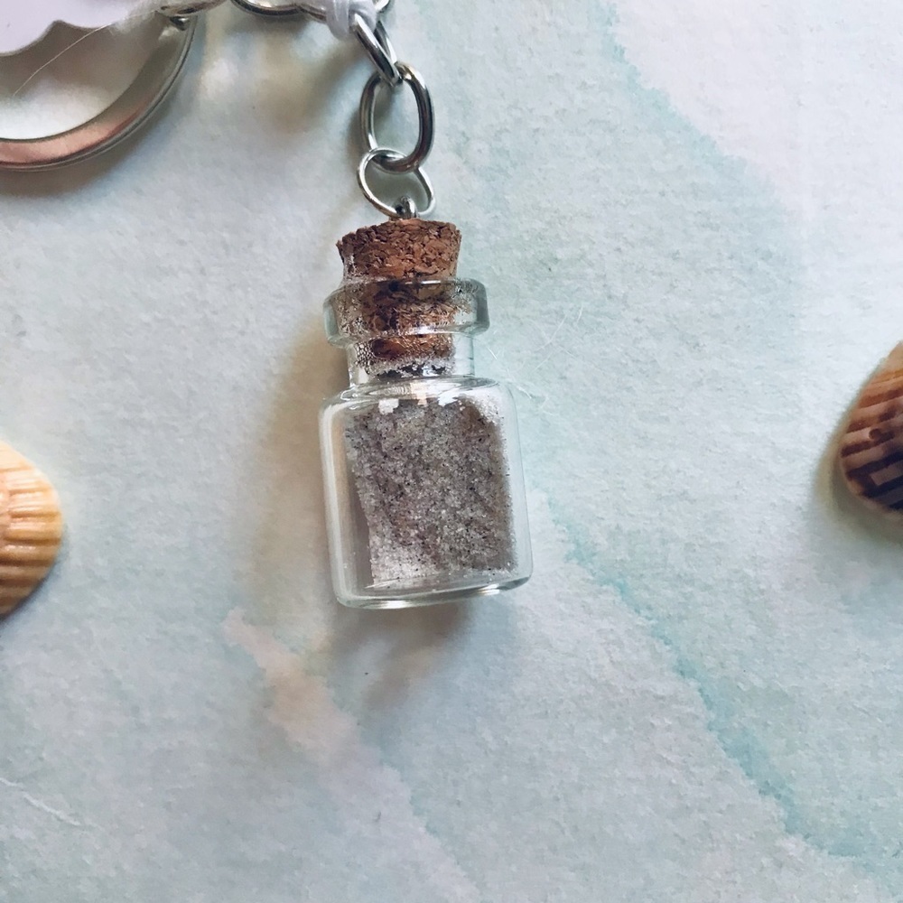 Handmade Shell art keychains - Picture 3 of 6